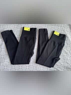 NWT ALL IN MOTION Bundle 2 High-Rise 7/8 Seamless Leggings Black Sz M✨